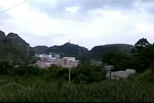 圣象人物故事：來回18里的山路，只為許下的承諾！.jpg