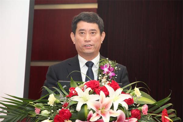 中國(guó)家具協(xié)會(huì)理事長(zhǎng)朱長(zhǎng)嶺.jpg