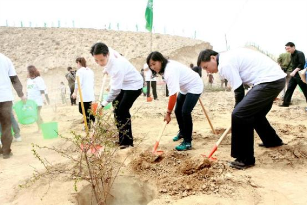 大自然家居佘學彬榮登中國家居業(yè)最高榮譽殿堂