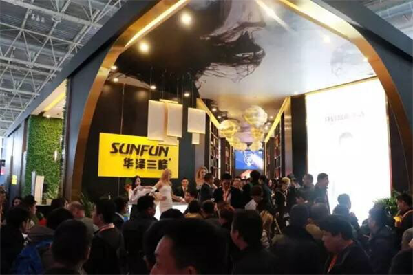華澤三峰開啟智能生活，引領(lǐng)北京定制家居展風(fēng)向標(biāo)